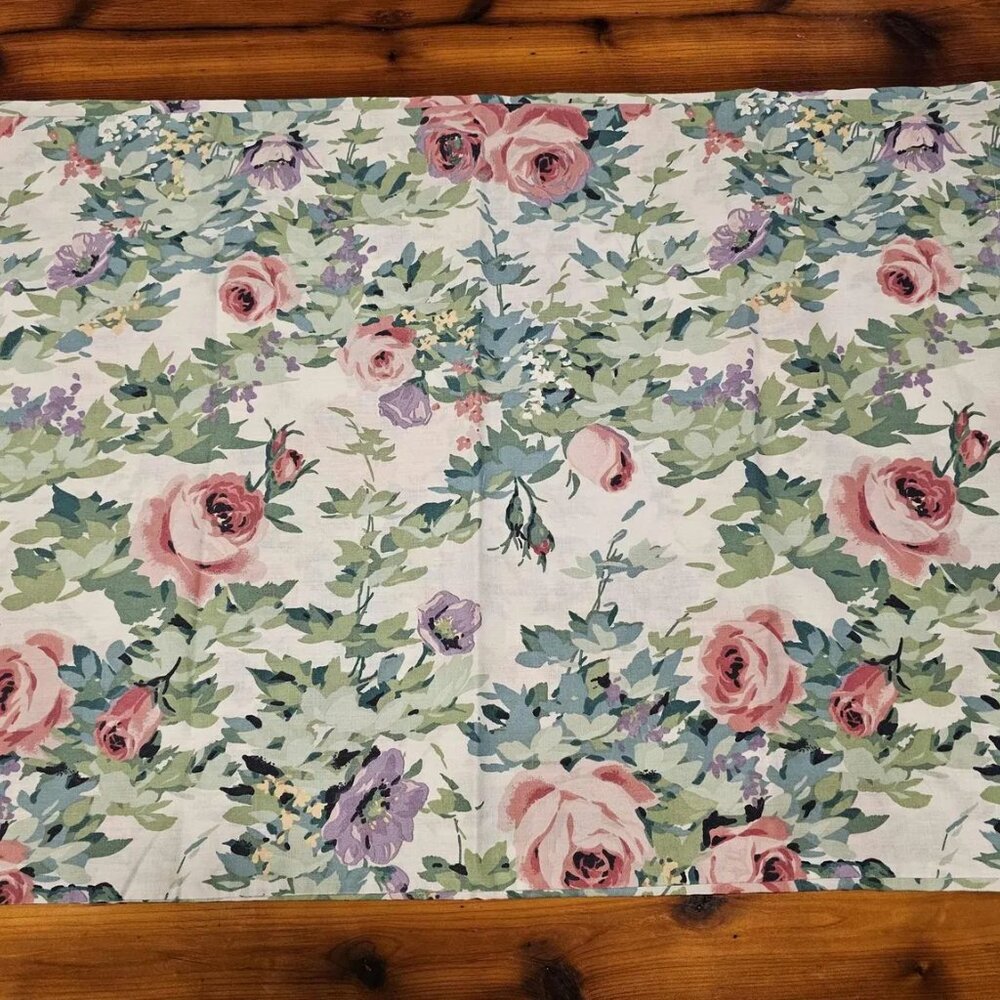Pair of Vintage Floral Pillowcases - Made in Canada - Picture 2 of 6